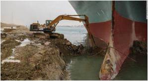 Komatsu Bagger mit Filruison Precleaner hilft, Suez Canal Blockage zu entfernen